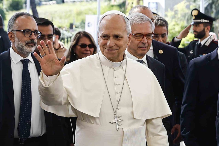 Pope Leo XIV's lung surgery was successfully completed! The Vatican announced the recovery period.