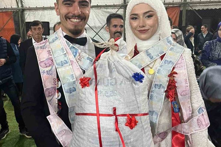 Giresun'da düğünde altın yerine bir çuval fındık takıldı! Damadın arkadaşından sürpriz hediye