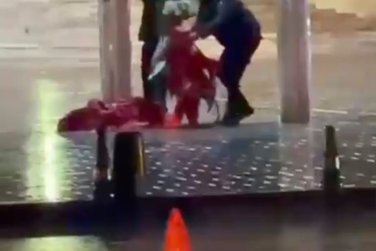 The storm knocked the Turkish flag to the ground in Taksim! Riot police picked it up from the ground.