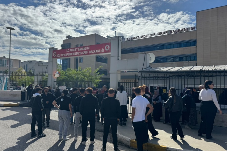 Antalya Konyaaltı'nda motosiklet sürücüsü öldü, otomobil sürücüsü tutuklandı