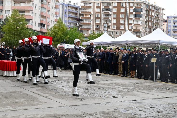 Diyarbakır'da kalp krizi sonucu ölen polis Abdulkadir Bulut, Ankara Mamak'a uğurlandı