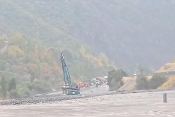 Erzincan-Erzurum yolunda heyelan nedeniyle ulaşım durdu