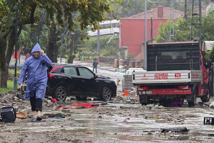 İstanbul'da selin bilançosu ağırlaşıyor! Ölü sayısı 3'e yükseldi, 4 kişi kayıp