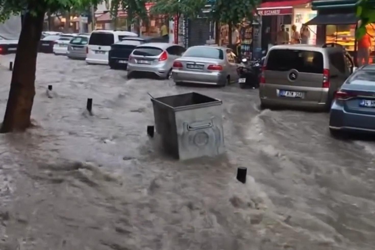 Selin vurduğu İstanbul'da günün en ilginç görüntüsü