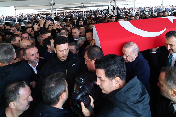 AK Parti'ye geçeceği konuşulan Alper Yeğin, Cumhurbaşkanı Erdoğan ile aynı karede