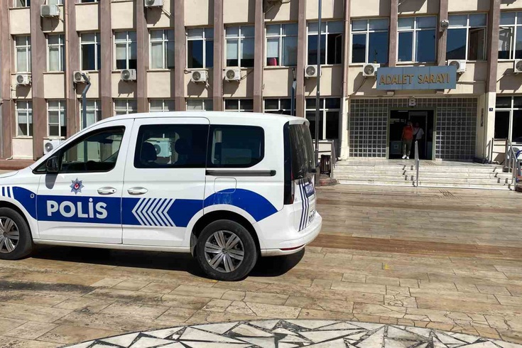 Aydın Efeler'de 1 yıldır aranan FETÖ hükümlüsü apartman boşluğunda yakalandı