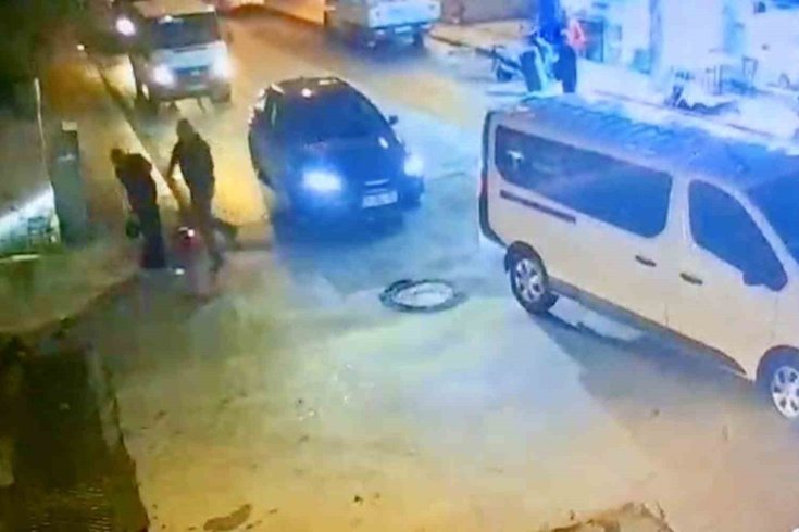 Bodrum'da skuterli gence çarpmamak için manevra yapan sürücü, gence tokat attı
