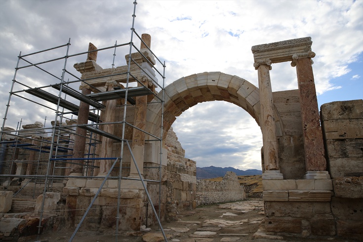 Tripolis'te 400 blokla çeşme restorasyonu