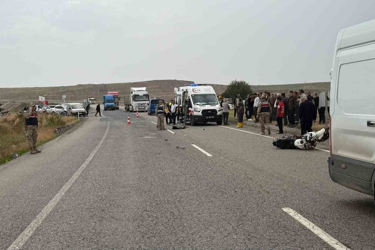 Diyarbakır Bismil'de minibüsle çarpışan motosiklet sürücüsü 14 yaşındaki çocuk öldü