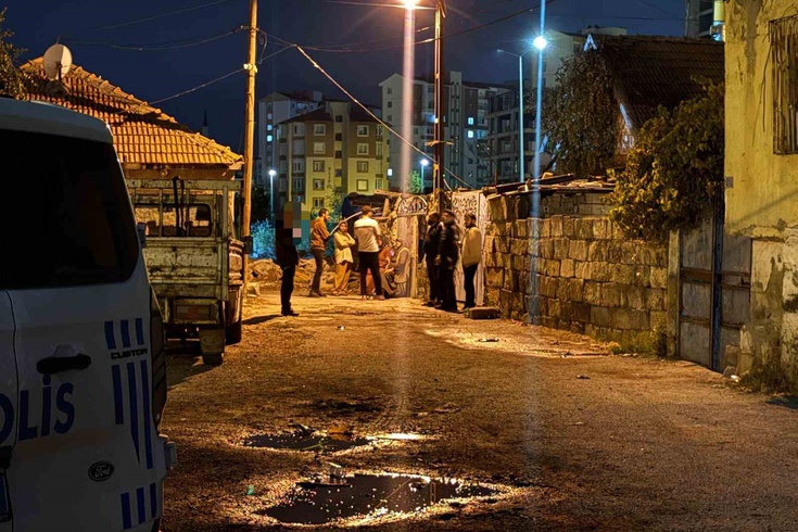 Kayseri'de priz tamiri sırasında elektrik akımına kapılan genç hastaneye kaldırıldı