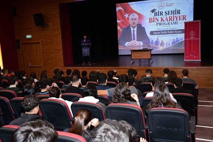 MEB Teftiş Kurulu Başkanı Kaya, Eskişehir'de öğrencilerle buluştu