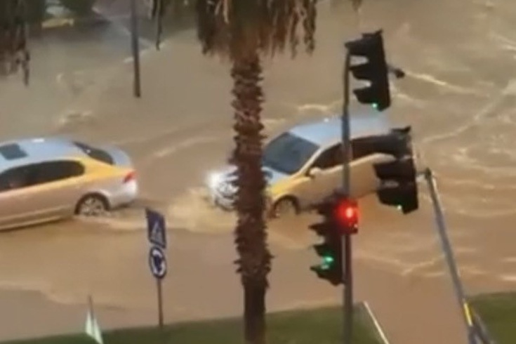 Mersin'de sağanak yağış su baskınlarına yol açtı