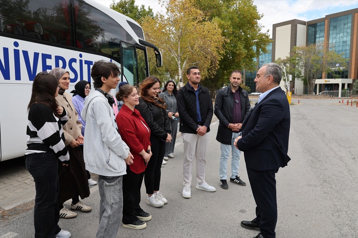 Erciyes Üniversitesi yeni öğrencilerini Kayseri Kültür Yolu Turu ile kentle buluşturdu