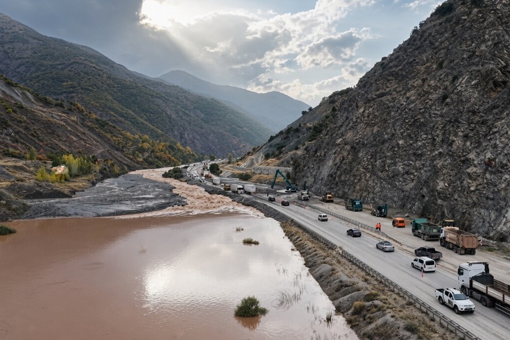 Erzincan-Erzurum kara yolunda sel ve heyelanın yol açtığı hasar havadan görüntülendi