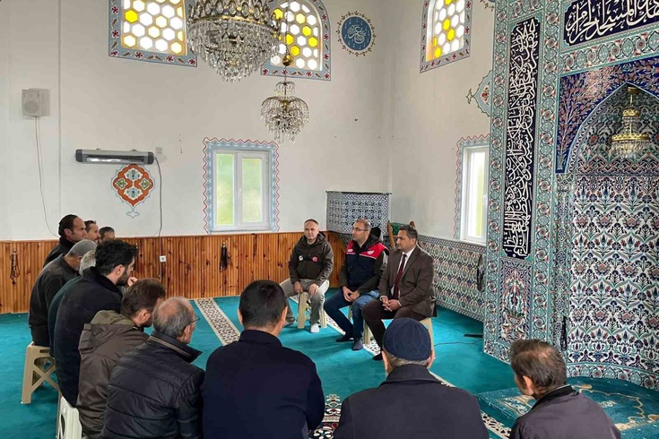 Kaynaşlı'da çiftçilere tarımsal destek ve zararlı mücadelesi anlatıldı