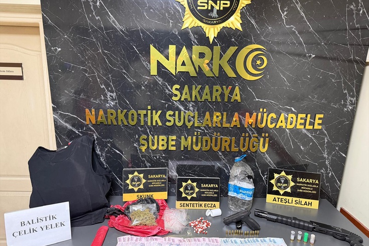 Sakarya'daki uyuşturucu operasyonunda gözaltına alınan 3 zanlı tutuklandı