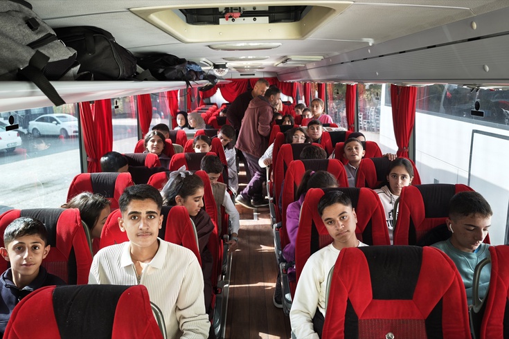 Adilcevaz'da başarılı öğrencilere İstanbul ve Çanakkale gezisi