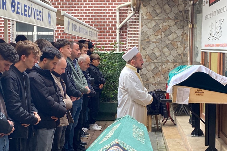 Bursa'da bıçaklı kavga: 18 yaşındaki genç hayatını kaybetti, 2 yaralı var