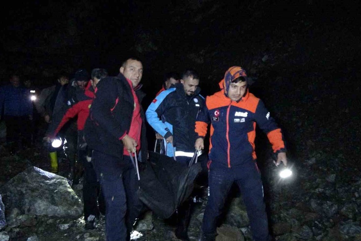 Pasinler'de kamp sırasında kalp krizi geçiren adam hayatını kaybetti, 3 kişi kurtarıldı
