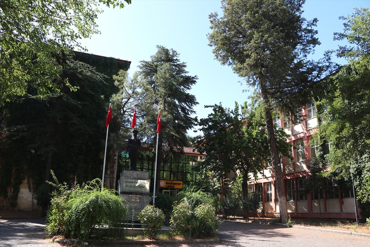 Gaziantep Lisesi 860 öğrenciyle eğitim veriyor