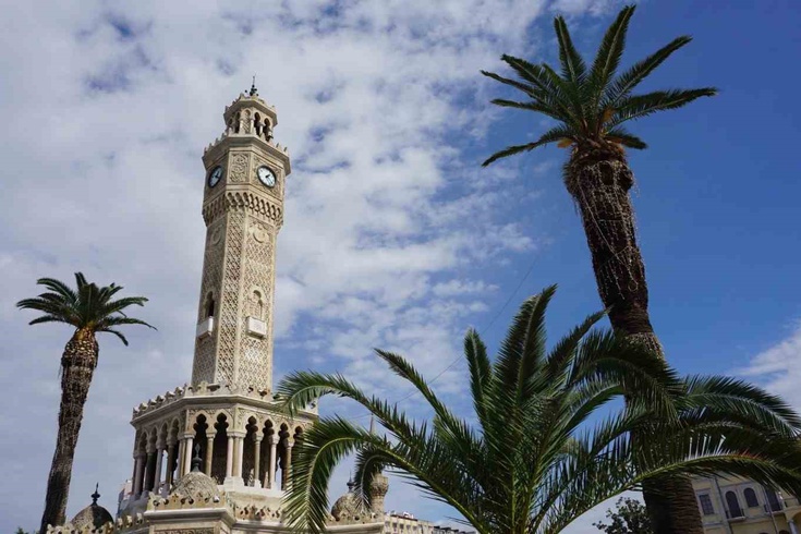 İzmir Saat Kulesi 125 yıldır ziyaretçileri ağırlıyor