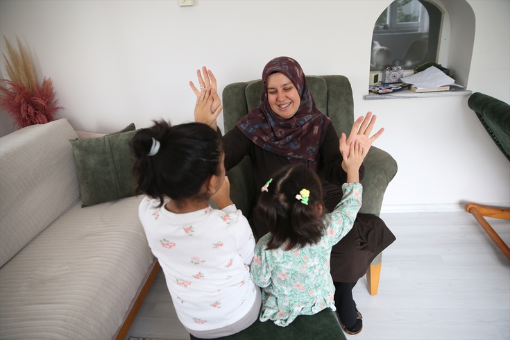 Konya'da Esra Sarıcaoğlu, zihinsel engelli Meryem için koruyucu aile buldu