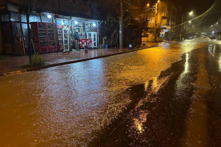 Sakarya'da sağanak hayatı olumsuz etkiledi