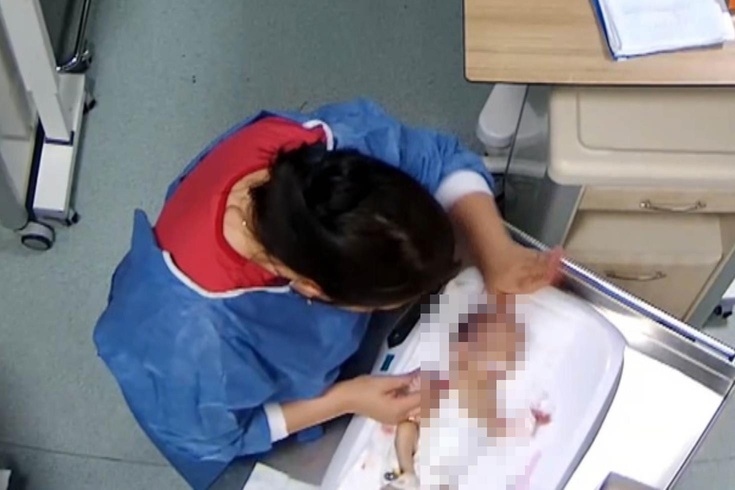 Kuvözde şiddet davasında Adli Tıp raporu aileyi çileden çıkardı: Bizimle dalga geçer gibi