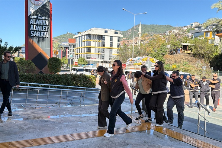 Alanya'da şantaj operasyonu: 8 gözaltı