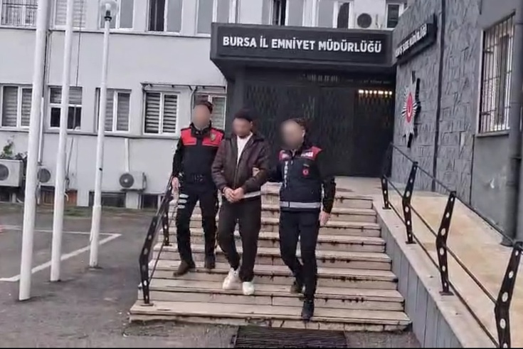 Bursa'da güzellik merkezine operasyon! Broşür ve anketle çağırıp senet imzalattıkları belirlendi, 305 sözleşme ele geçirildi