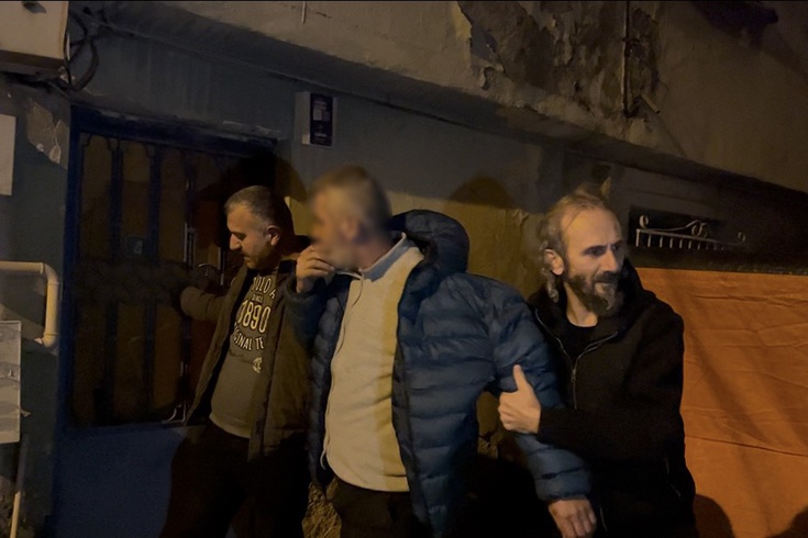Bursa'da Alkol Alan Kişi Pencereye Çıktı