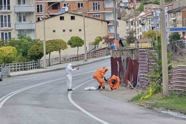 Gümüşhane'de kanalizasyondan çıkan gaz paniğe yol açtı! Polis megafonla 'Camları kapatın' uyarısı yaptı