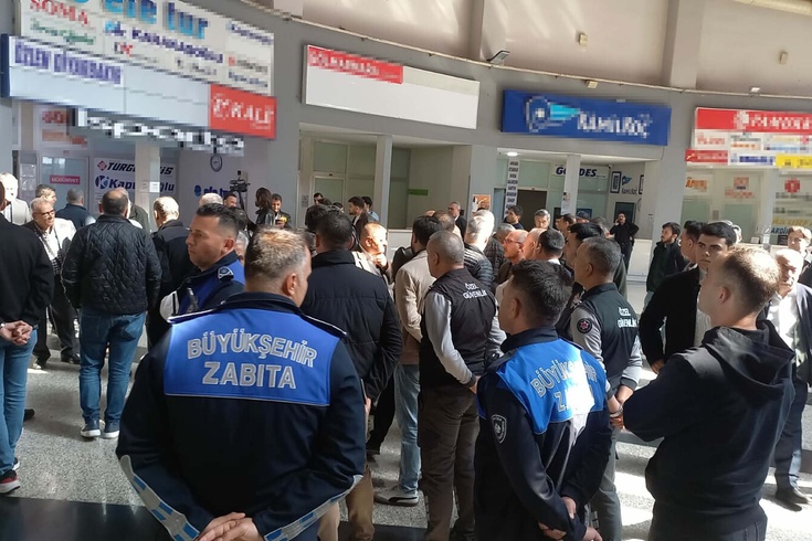 Manisa Otogarı esnafı tahliyeye karşı eylem yaptı
