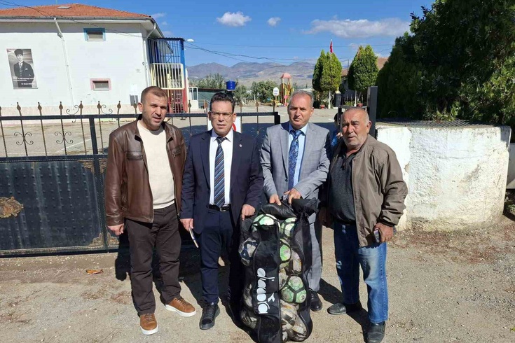 Sarıgöl'de okula spor malzemesi