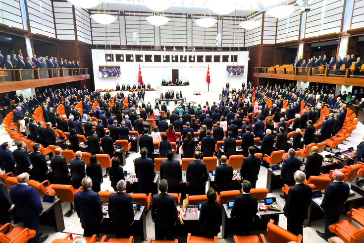 TBMM'de yoğun gündem: Kızılay ve fon teklifleri