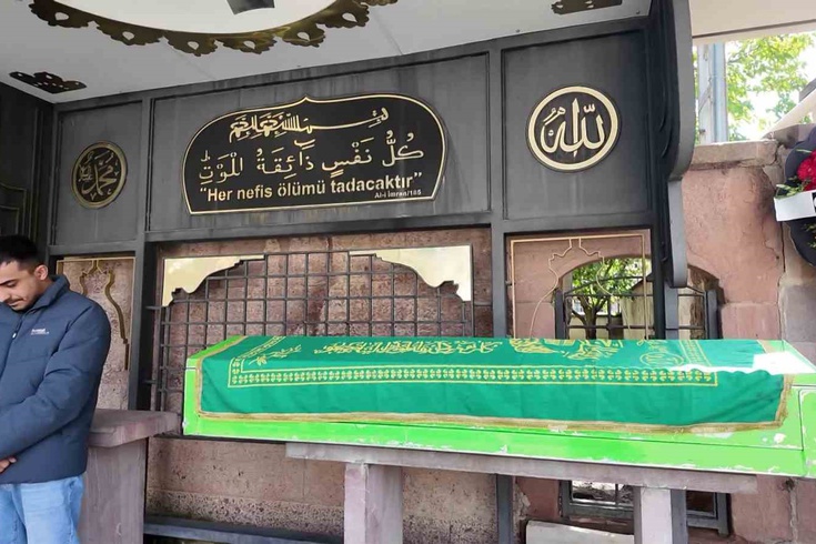Emekli öğretmen Ruhi Akpınar son yolculuğuna uğurlandı