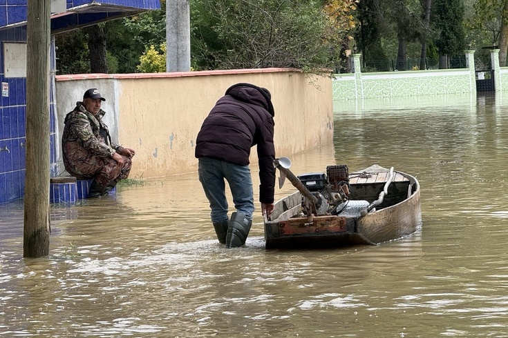 Karasu'da longoz taşması iki mahalleyi vurdu