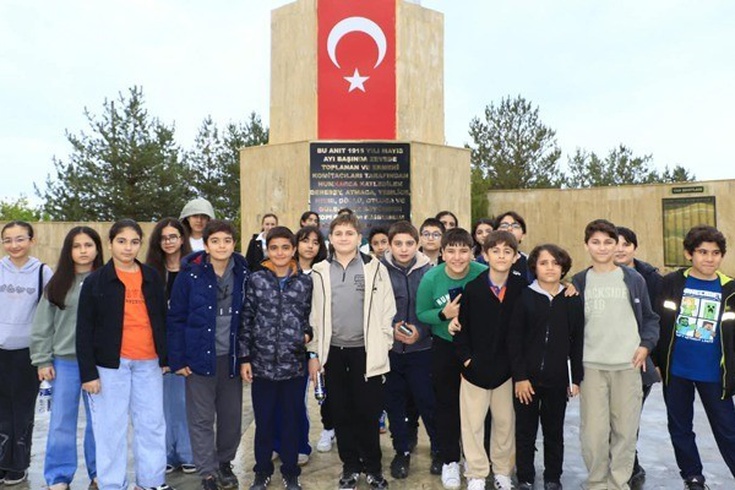 Vanlı öğrenciler kentin tarihi alanlarını ziyaret etti