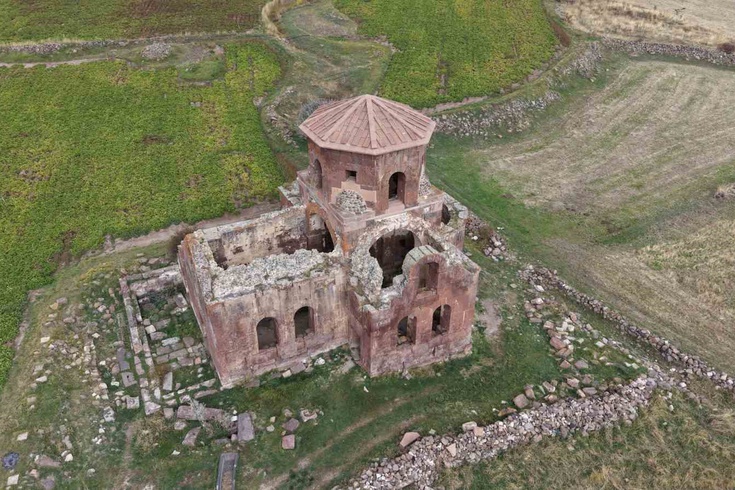 Aksaray'daki 1500 Yıllık Kızıl Kilise İlgi Görüyor