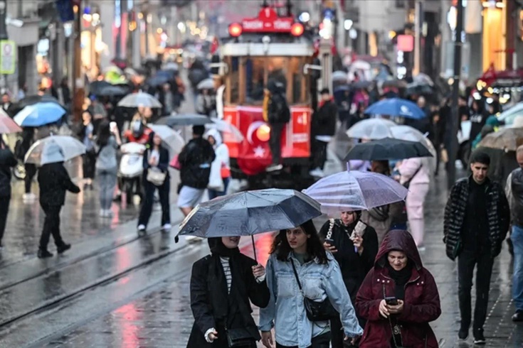 Meteoroloji tarih verdi: İstanbul dahil birçok ilde sis, doğuda sağanak var