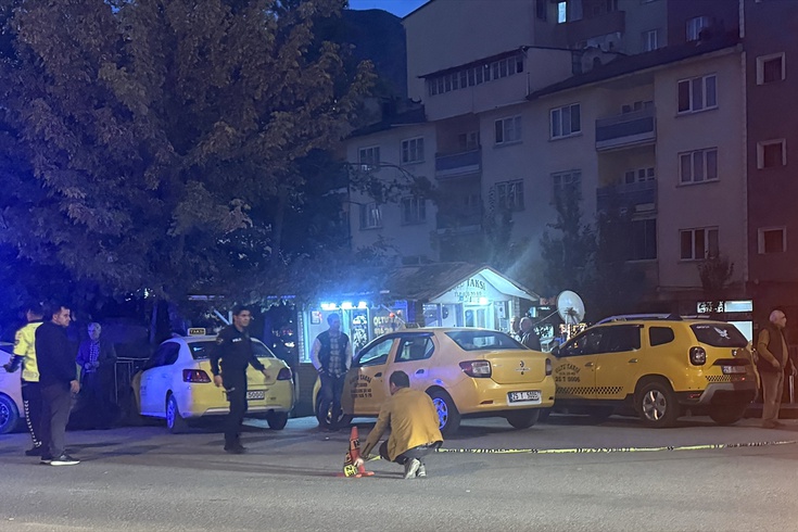 Taksi Durağı Yakınında Çıkan Kavgada 1 Kişi Yaralandı