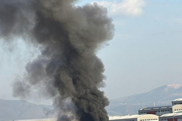 Hatay Antakya'da bir mobilya fabrikasında yangın çıktı