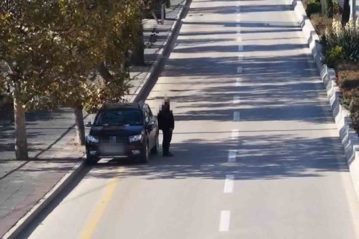 Kırıkkale'de denetimi görünce aracını yolda bırakıp yürüdü! Dron kamerası yakaladı, 200 bin lira ceza