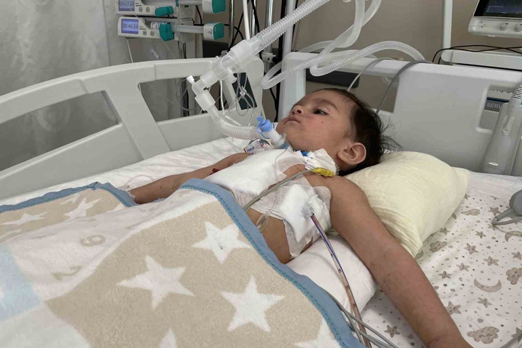 Konya'da 1 yaşındaki bebek ablasının oynadığı cevizi yuttu! Akciğerinden sabaha kadar süren ameliyatla çıkarıldı
