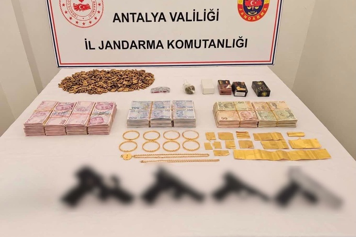 Kepez'de jandarma operasyonunda 4 tabanca ele geçirildi