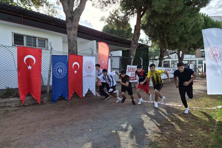 Burhaniye'de Cumhuriyet Kupası 400 metre koşusuyla tamamlandı
