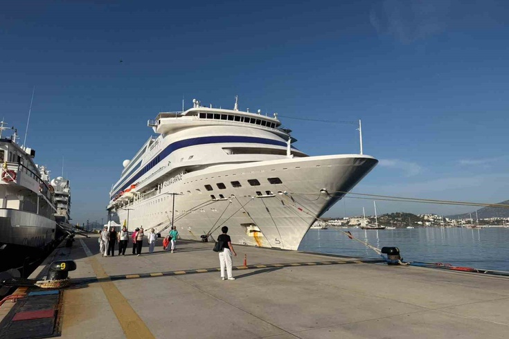 Bodrum'da Üç Kruvaziyer Aynı Anda Demirlendi