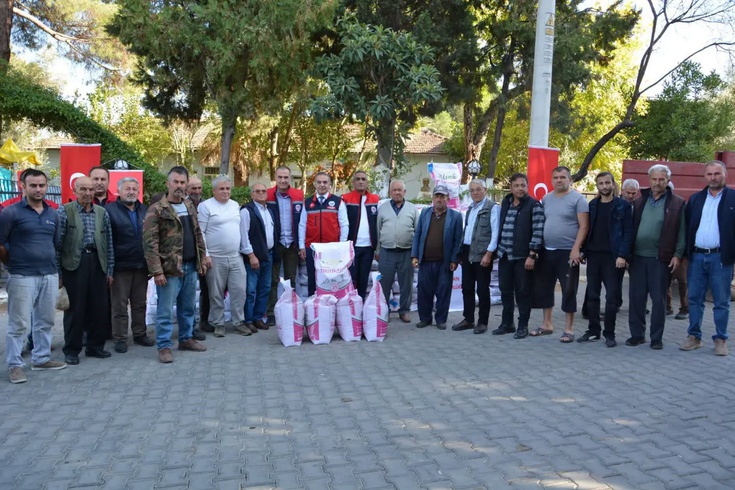 Çine'de üreticilere tritikale tohumu dağıtıldı