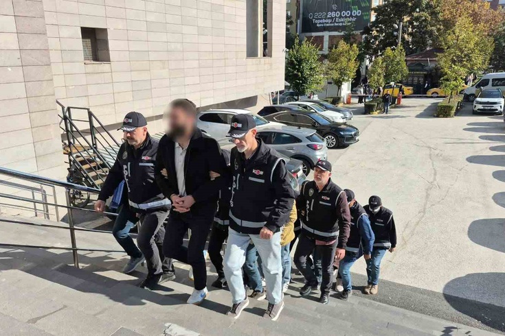 Eskişehir'de araç satışı kılıfıyla tefecilik! 60 milyon liralık alacak çıktı, 2 tutuklama
