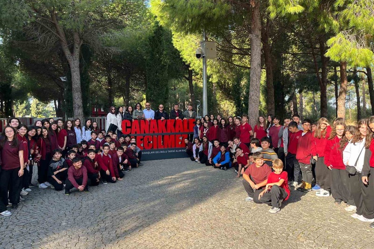 Öğrencilerden Şehit Özübek'e Çanakkale Ziyareti